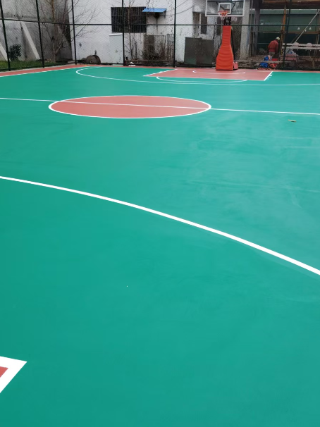 七里河 球场长期使用易出现地面开裂